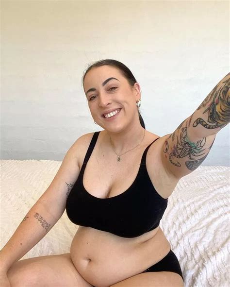 women show  saggy boobs  stretch marks  show