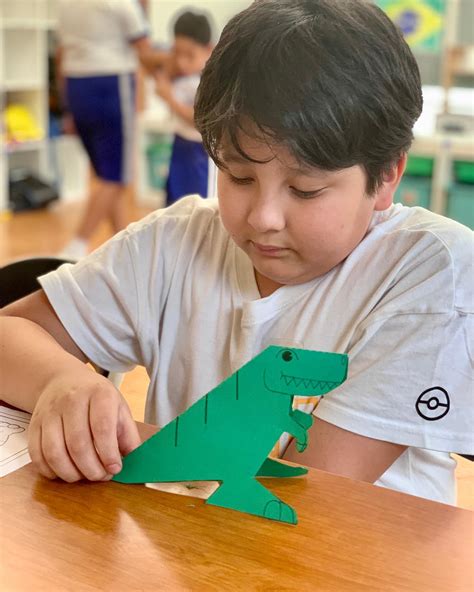 Tsunago - Atividade de artes! O ato de recortar é muito...