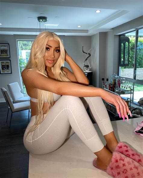 Meet ex-NBA star LiAngelo Ball's influencer wife Nikki Mudarris, model