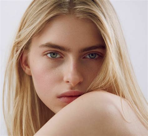 OLGA HOLINKA | Uno models Barcelona & Madrid