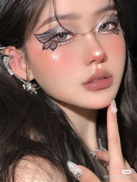 Aesthetic Makeup Ideas - Cute Makeup 💐 | Makeup inspiration, Butterfly makeup, Eye makeup