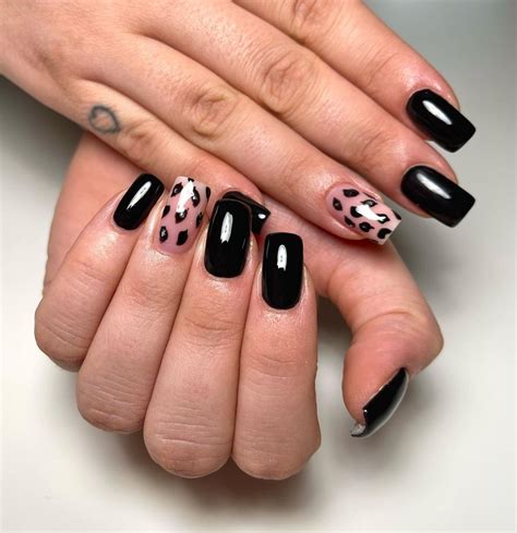 Unghie nere eleganti, tornano di moda le nail art più belle di sempre