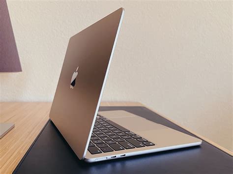 macbook air  starlight  sac moi lam nguoi dung  man