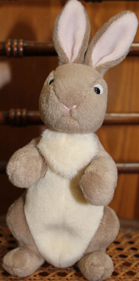 SMALL BEIGE/WHITE RABBIT