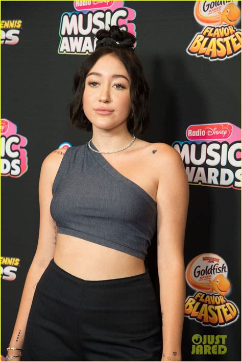 Noah Cyrus Keeps It Chic at Radio Disney Music Awards 2018 | Photo ...