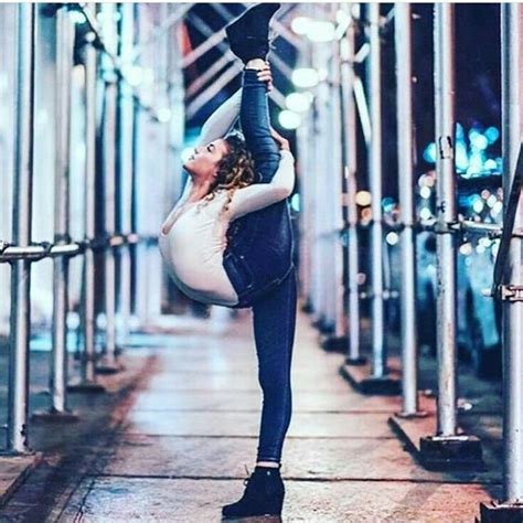 Pin by Bridgett 🙂 on Sofie dossi (With images) | Dance poses ...