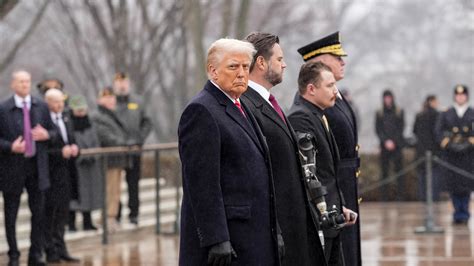 Trump Signs Executive Order in Attempt to Delay TikTok Ban - The New