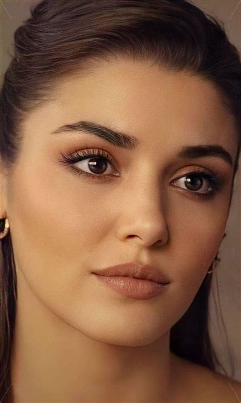 Pin di Ecem su Eda Yıldız | Trucco celebrità, Celebrità, Trucco