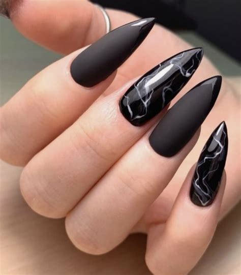 Ongle noir - Inconvénients ou Avantages et Inspirations