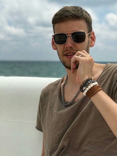 Антон Шастун - биография | Узнай Всё | Square sunglasses men, Russian ...