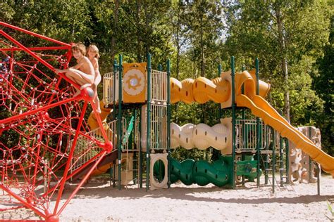 Bare Oaks Family Naturist Park - Trailer Parks Canada