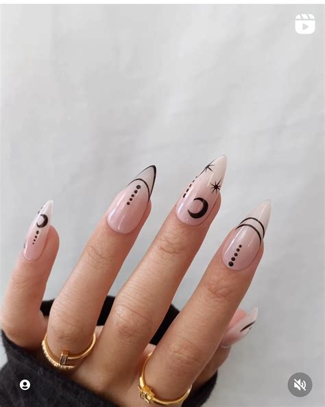 Pin van Melina Elsesser op nail art | Boho nagels, Nagels, Hippie nagels
