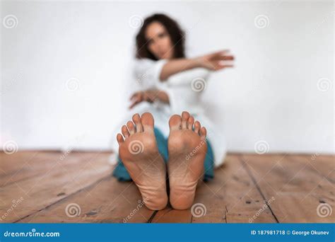 Photos of Model in Image ID 187981718 by George Okunev (Georgeokunev)