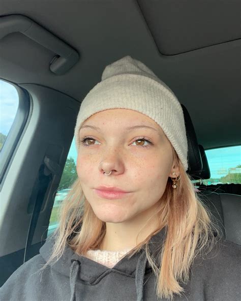 Sarah Akers (@sarahhhthemilf) • Instagram photos and videos