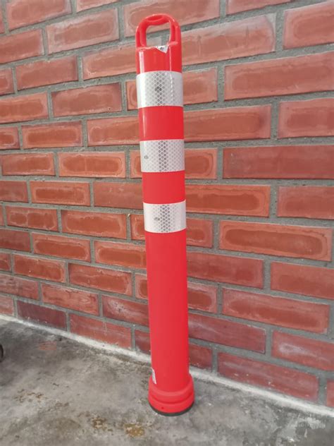 magnetic temporary post    white reflective tape loop handle