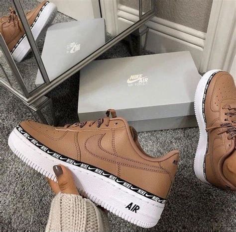 sneakers | White nike shoes womens, Black nike shoes, White nike shoes