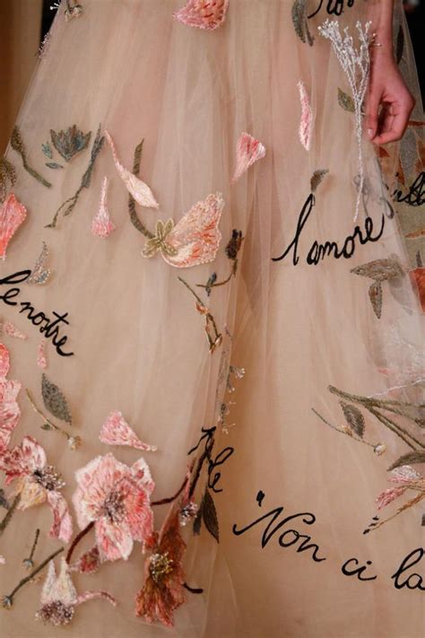 Яркие детали коллекции Valentino: Мода, стиль, тенденции в журнале ...
