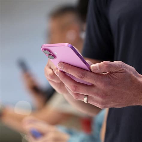 Here's how much an iPhone could cost with Trump's tariffs on China