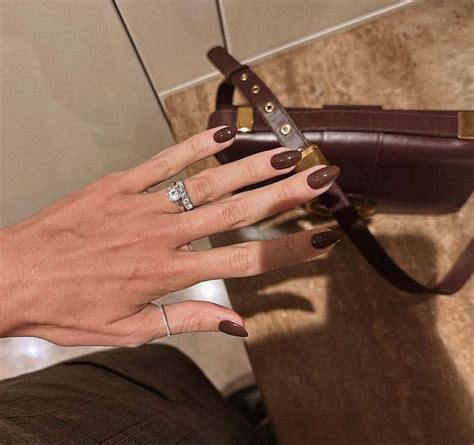 winter nail inspo | Натуральный маникюр, Шикарные ногти, Миндалевидные ...