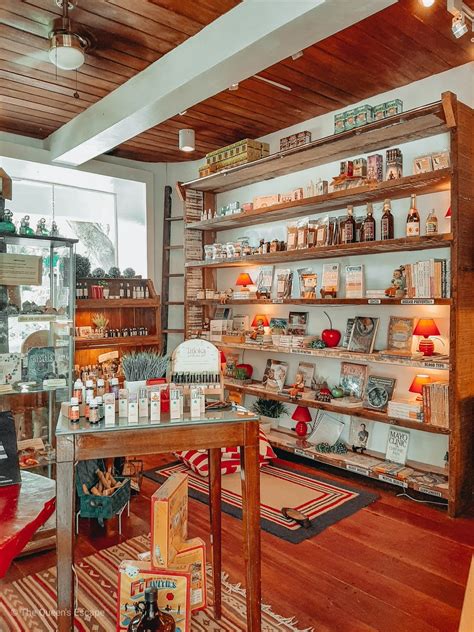 Bodhi Library in La Bella Tagaytay - The Queen's Escape