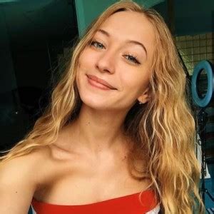 Nicolette Shea - Facts, Bio, Career, Net Worth | AidWiki