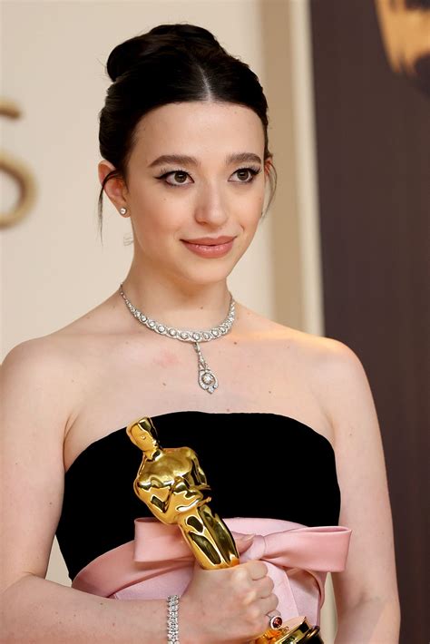 Acconciature e trucchi eleganti più belli dagli Oscar 2025