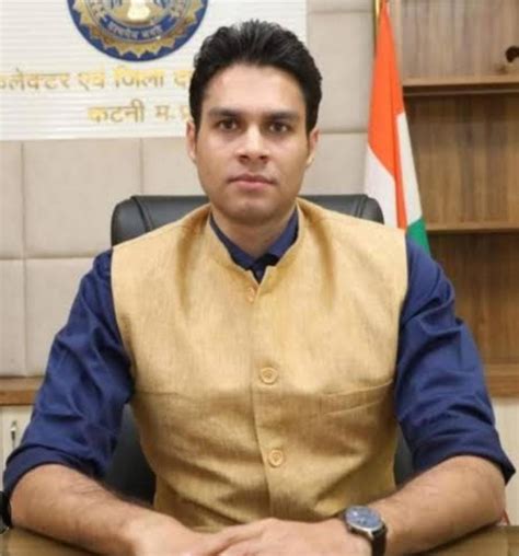 kalkatara ka pahal sa parathasha ka itahasa ma pahal bra katana ma naja sakal