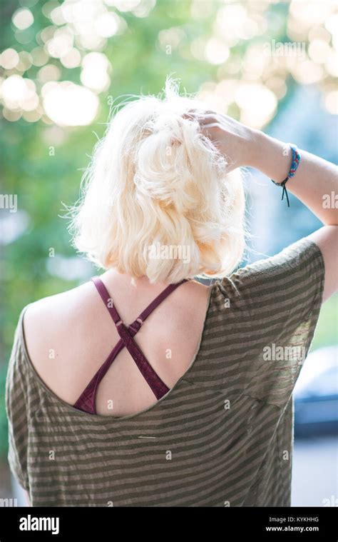 Teen girl slim thin skinny -Fotos und -Bildmaterial in hoher Auflösung ...