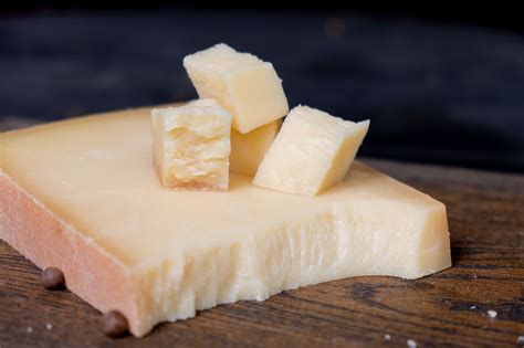 Сыр Грюйер: описание швейцарского продукта gruyere