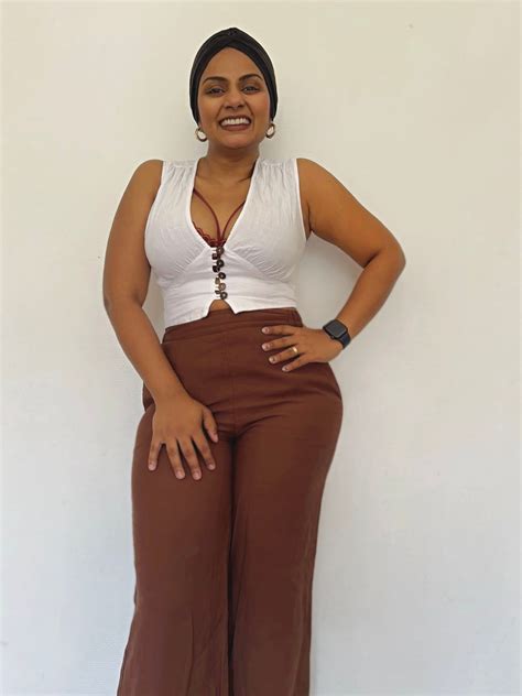 Gimanthy Isadora | හද විමන් දොරින් එන පැතුම් පවන් විහිද යයි හමා.……😘😘 #