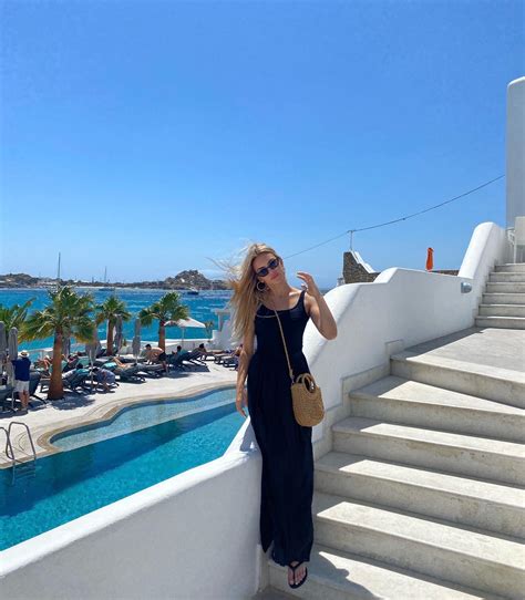 Meet Emily Austin, sports host turned Miss Universe judge who fans say