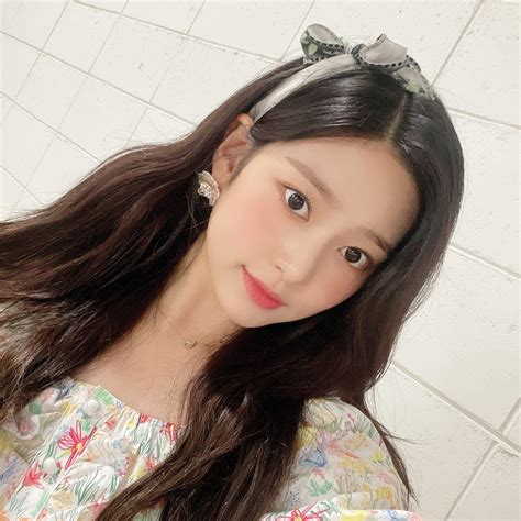 URBANWORKS Ent. on Twitter: "[#김민주📸] 민주와 함께 미리 즐긴 여름휴가🏝 제주도 푸른 바다 부럽지 ...