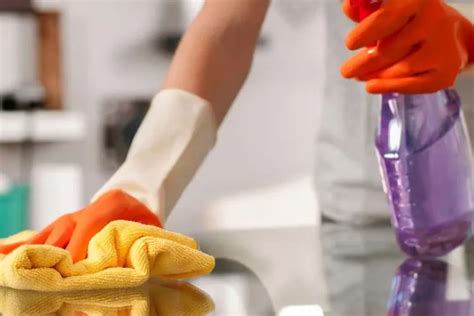 how to get spray paint off glass