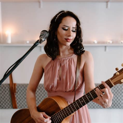 Bella Maree - Perth Acoustic Artist - Streamline Entertainment