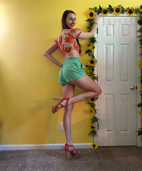 Ellie, Nice To Meet You | Heels and bright colors are gonna fix me 🌈👠