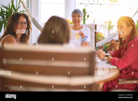 Dinking table hi-res stock photography and images - Alamy
