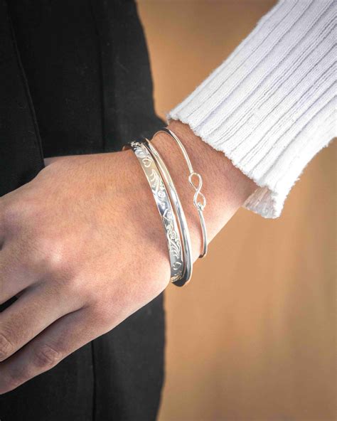 How To Wear Bangle Bracelets: Fit, Sizing & Styling |Grahams – Grahams ...