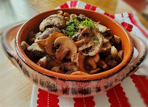 Смажені гриби на сковороді - покроковий рецепт з фото