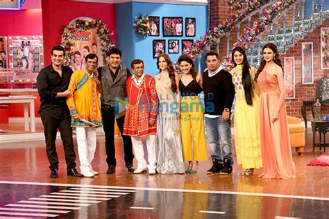 Cast of Kis Kisko Pyaar Karoon on the sets of Comedy Nights With Kapil ...