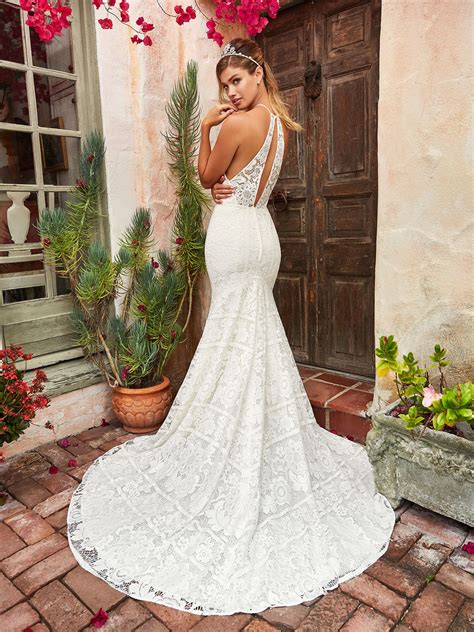 The Best Wedding Dress for Your Body Type | Stunning wedding dresses, V