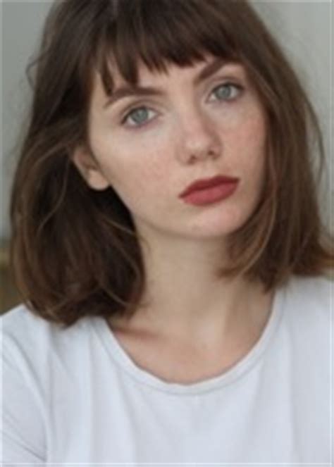 Sarah BROOKS : Biography and movies