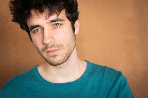 Experts debate if short hair ladies cuts work for all face shapes 13