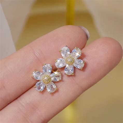 Женские серьги в виде насекомых | AliExpress | Flower earrings studs ...