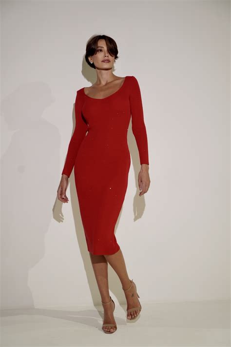 платье миди с длинным рукавом с паетками в алом цвете – купить за 8 500