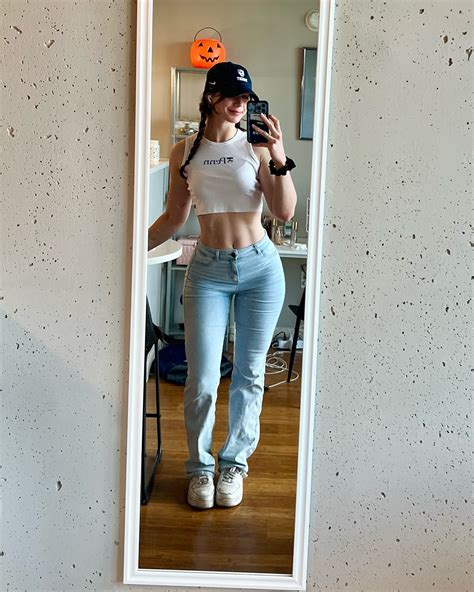 Kira Lindner | me 🤝 apple music’s “2010s hits” playlist | Instagram