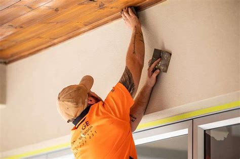 how much does it cost to pain a house