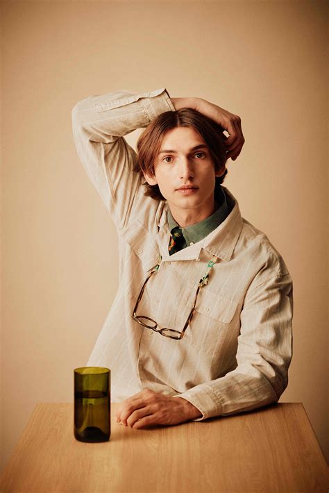 La corbata vuelve a ser tendencia esta primavera: todo lo que necesitas