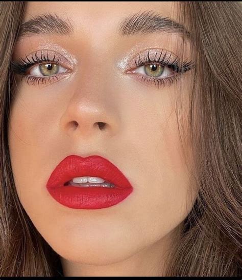 The Ultimate Guide to Choosing the Right Metallic Lipstick