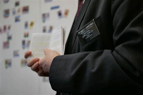 Люди в білому. Хто такі українські мормони, і навіщо вони хрестять ...