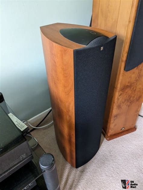 KEF Q3 floor standing speakers. Pristine Photo #5072607 - UK Audio Mart